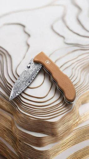 Нож Victorinox Evoke Wood Damast Limited Edition 2026
