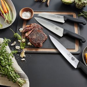Универсален кухненски нож Victorinox,широко ,право острие